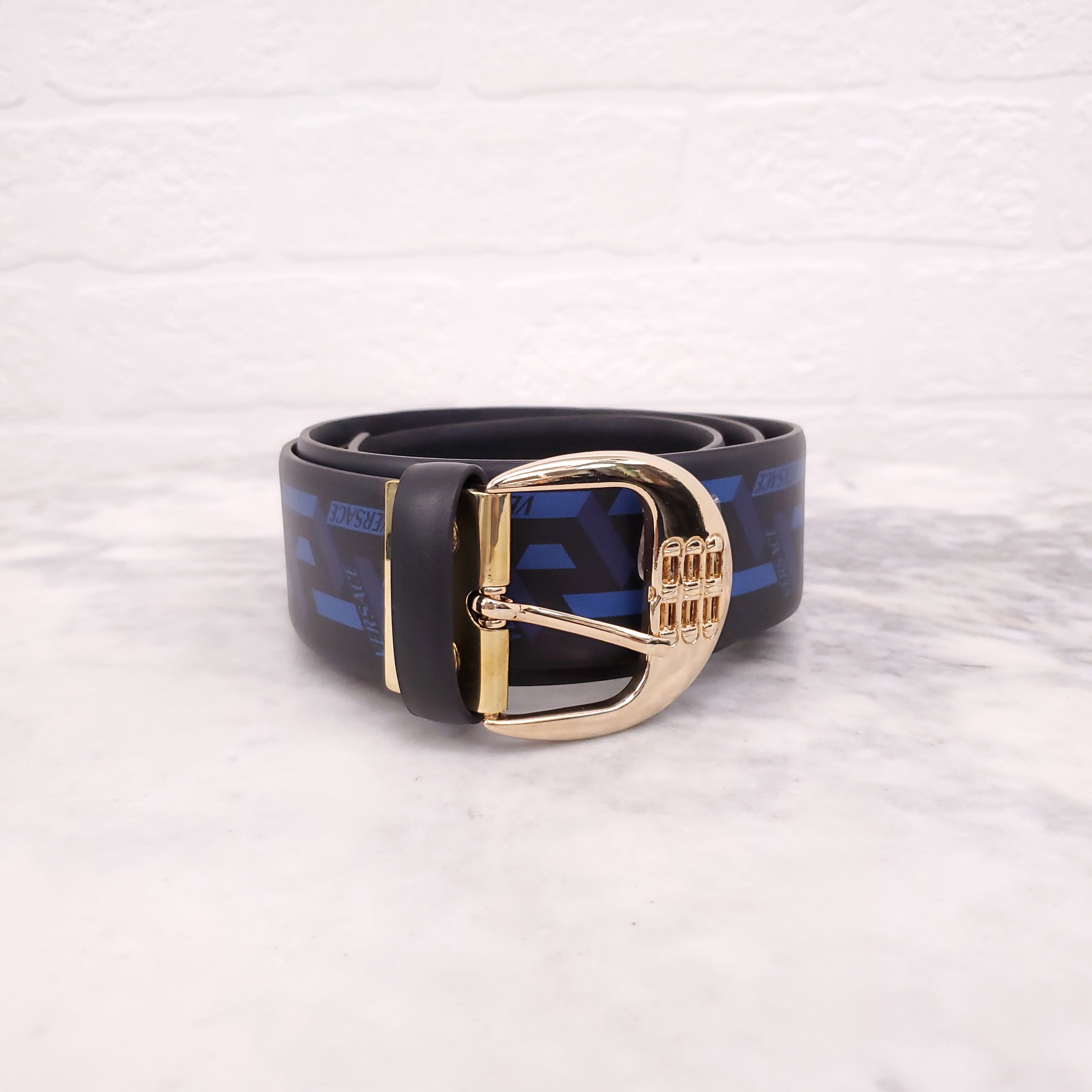 VERSACE BLACK AND BLUE LEATHER PRINTED LOGO BELT - SIZE 95