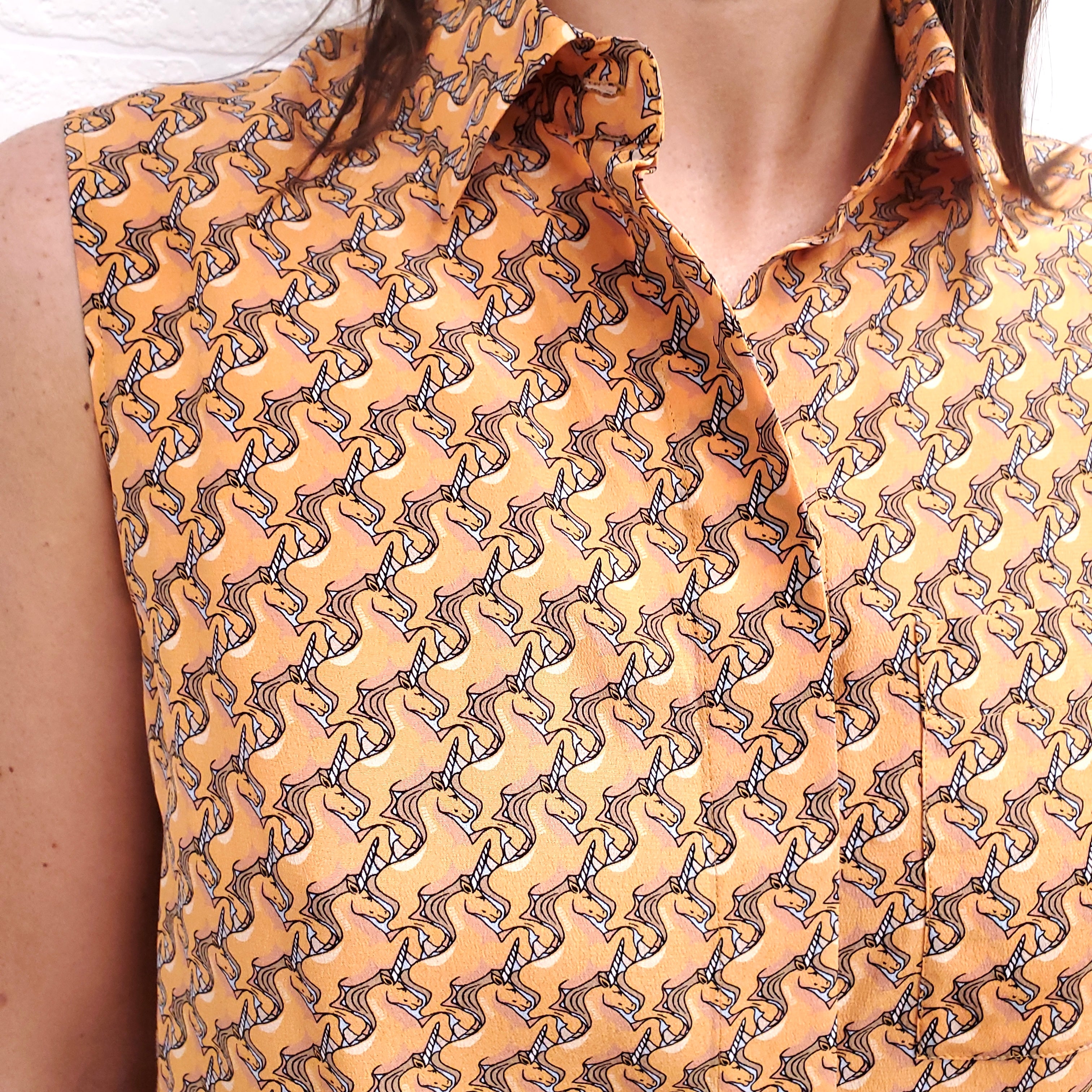 BURBERRY ORANGE UNICORN SILK SHORT SET - SIZE 2