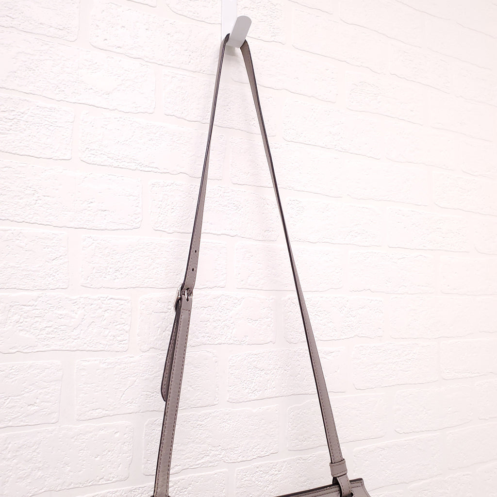 GUCCI GREY PEBBLED LEATHER CROSSBODY BAG WITH BAMBOO DETAIL