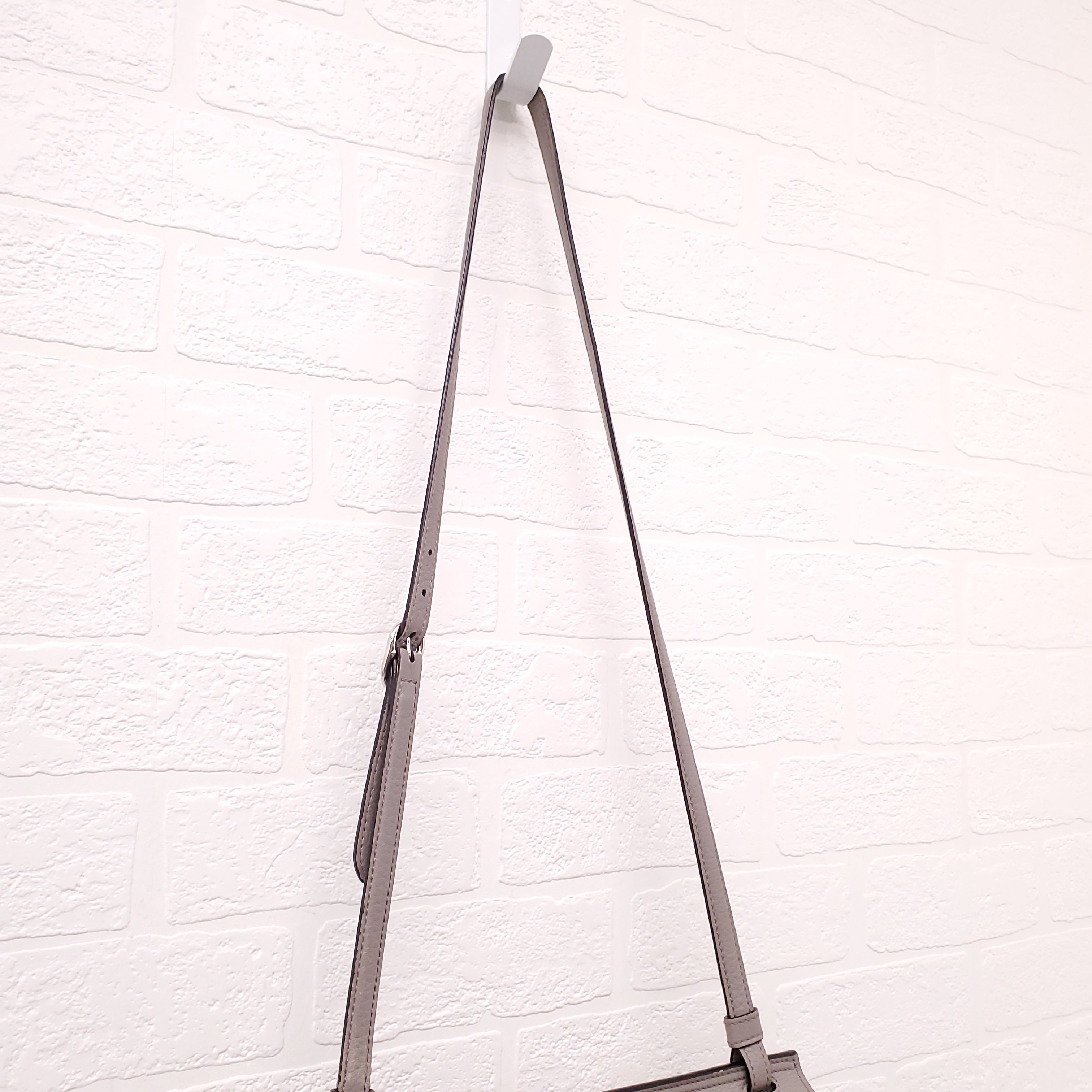 GUCCI GREY PEBBLED LEATHER CROSSBODY BAG WITH BAMBOO DETAIL