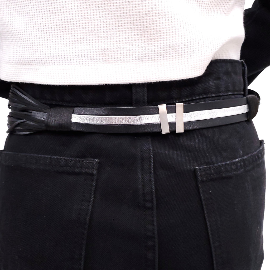 CHANEL BLACK AND GREY WOVEN BELT WITH LOGO CLASP - SIZE 100